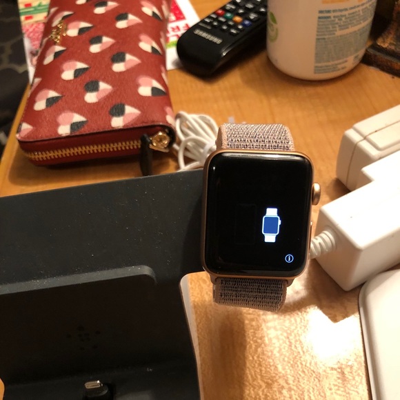 Apple Watch Series 3 GPS + Cellular 42MM - Picture 3 of 8